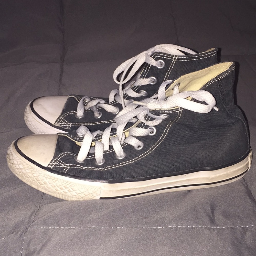 Converse shoes - Picture 2 of 5